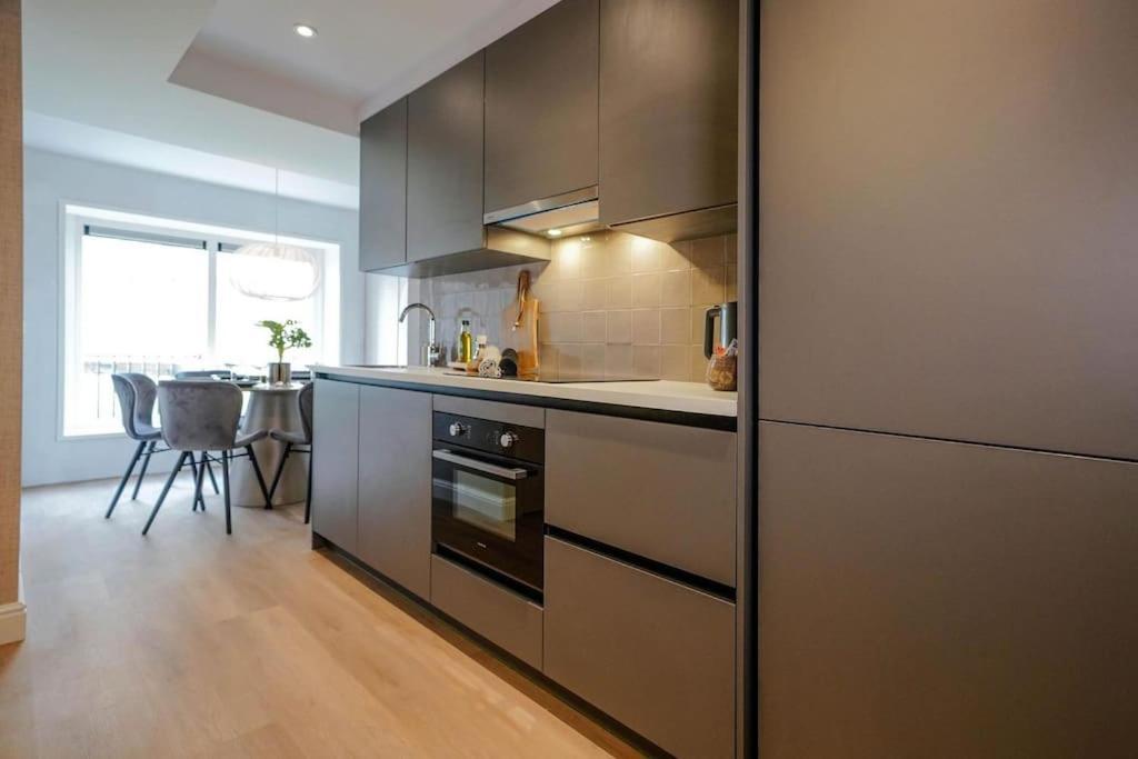 Haya Seaview - The Cinema Apartment